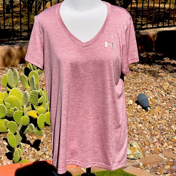 Under Armour Tops - UNDER ARMOUR TEE